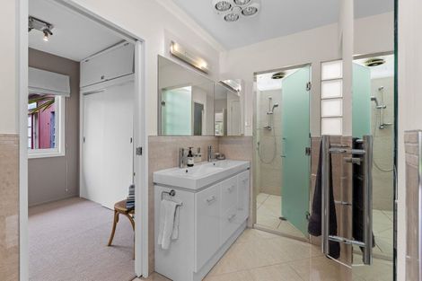 Photo of property in 51 Kent Terrace, Riverhead, 0820