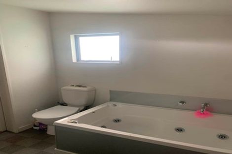 Photo of property in 126 Creswick Terrace, Northland, Wellington, 6012