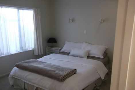 Photo of property in 83b Old Lake Road, Narrow Neck, Auckland, 0624