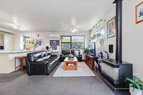 Photo of property in 37 Pulham Crescent, Queenwood, Hamilton, 3210