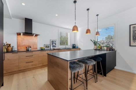 Photo of property in 37a Parr Terrace, Castor Bay, Auckland, 0620