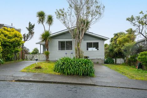 Photo of property in 32 Thurleigh Grove, Karori, Wellington, 6012