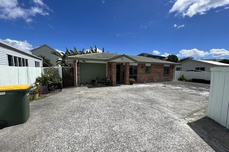 Photo of property in 18 Patts Avenue, Glendene, Auckland, 0602