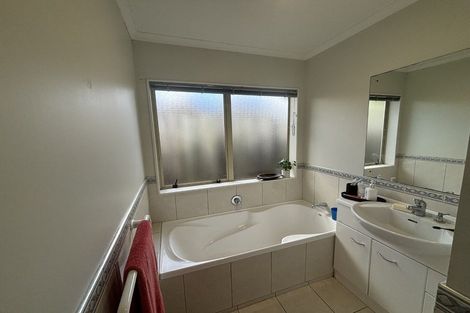 Photo of property in 19 Les Fisher Place, Pukekohe, 2120