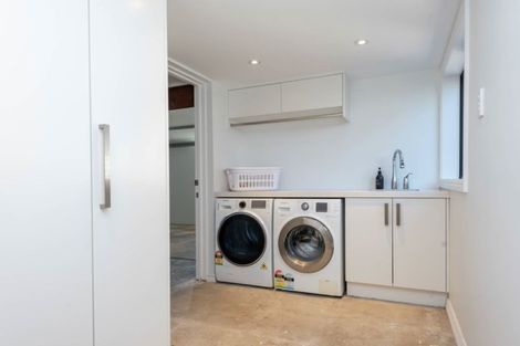 Photo of property in 35 Montgomery Crescent, Cockle Bay, Auckland, 2014