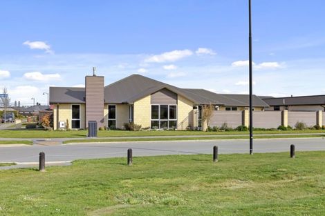 Photo of property in 1 Glen Kerran Close, Broomfield, Christchurch, 8042