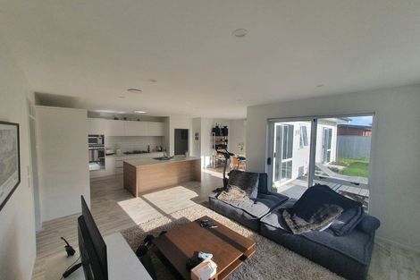 Photo of property in 23 Waituarua Drive, Takanini, 2112