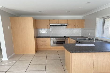 Photo of property in 3 Trelawn Place, Cockle Bay, Auckland, 2014