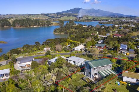 Photo of property in 4 Robertson Street, Raglan, 3225