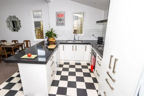 Photo of property in 190 Derwent Street, Island Bay, Wellington, 6023