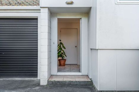 Photo of property in 1/186 Marine Parade, Mount Maunganui, 3116