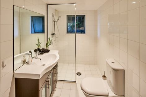 Photo of property in 21 Dillon Street, Lowry Bay, Lower Hutt, 5013