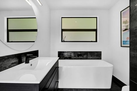 Photo of property in 8 Orite Drive, Welbourn, New Plymouth, 4310