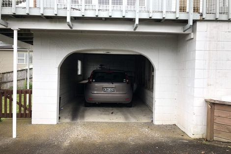 Photo of property in 2/104 Carlisle Road, Browns Bay, Auckland, 0632