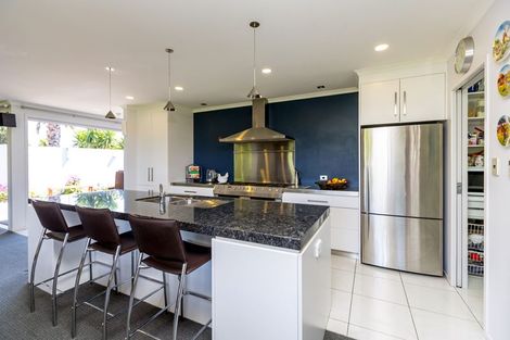 Photo of property in 10b Tupare Place, Highlands Park, New Plymouth, 4312