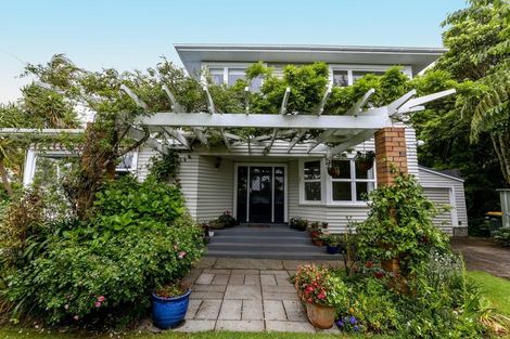 Photo of property in 100 Gover Street, New Plymouth, 4310