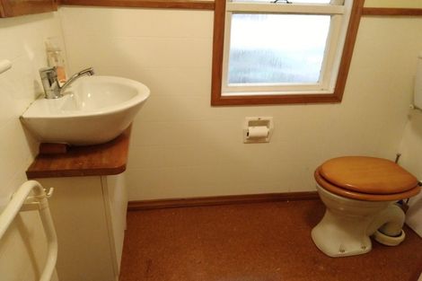 Photo of property in 92 Wyndham Road, Pinehaven, Upper Hutt, 5019