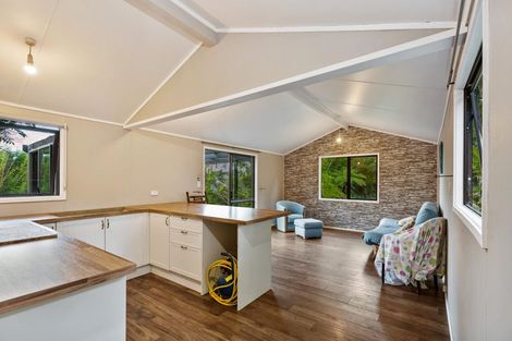 Photo of property in 847 West Coast Road, Oratia, Auckland, 0604