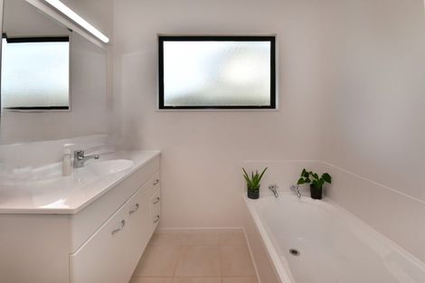 Photo of property in 1/12 Sundown Avenue, Manly, Whangaparaoa, 0930