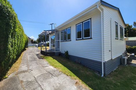 Photo of property in 38 Woodleigh Street, Frankleigh Park, New Plymouth, 4310