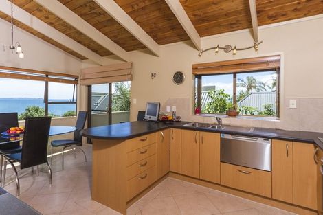 Photo of property in 1/59 Churchill Road, Murrays Bay, Auckland, 0630