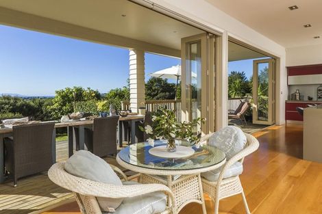 Photo of property in 121 Wade River Road, Stanmore Bay, Whangaparaoa, 0932