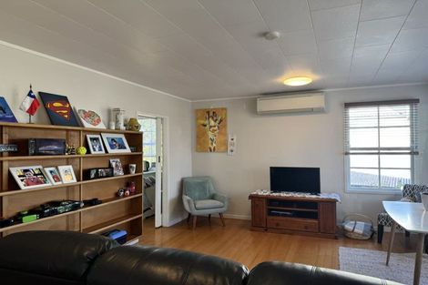 Photo of property in 959a Beach Road, Torbay, Auckland, 0630