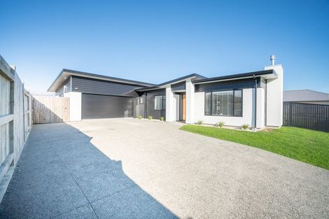 Photo of property in 3 Stratford Court, Fitzherbert, Palmerston North, 4410