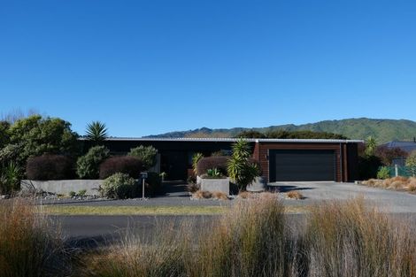 Photo of property in 3 Te Heke Place, Waikanae, 5036