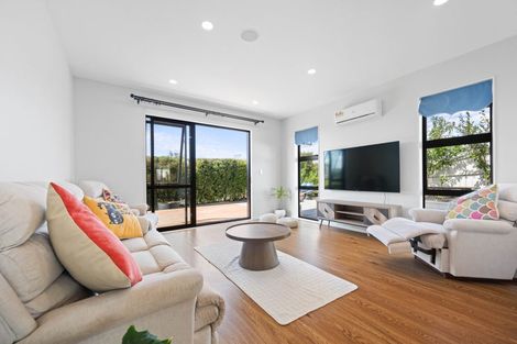 Photo of property in 2 Gemscott Crescent, Huapai, Kumeu, 0810