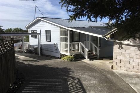 Photo of property in 2 West Lynn Road, Titirangi, Auckland, 0604