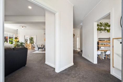 Photo of property in 17 Phoenix Avenue, Hokowhitu, Palmerston North, 4410