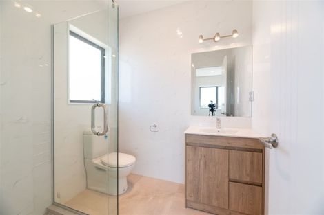 Photo of property in 8 Myra G Place, Stanmore Bay, Whangaparaoa, 0932