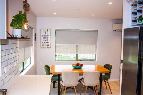 Photo of property in 1/87 Unsworth Drive, Unsworth Heights, Auckland, 0632