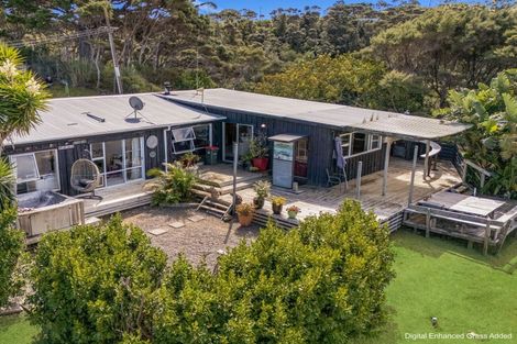 Photo of property in 2856 South Head Road, South Head, Helensville, 0874