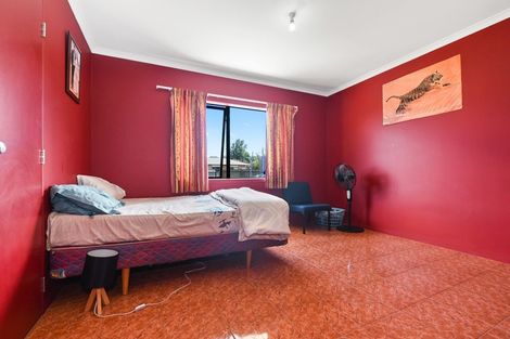 Photo of property in 1 Corsair Place, Melville, Hamilton, 3206