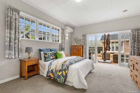 Photo of property in 18 Gum Road, Henderson Valley, Auckland, 0612