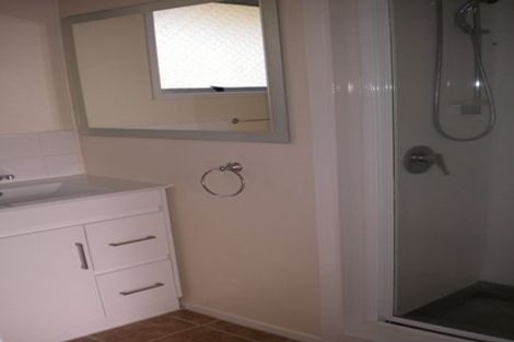 Photo of property in 100 Kemp Road, Massey, Auckland, 0614