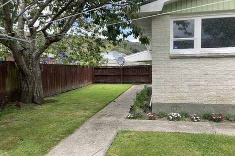 Photo of property in 17 Heather Grove, Fairfield, Lower Hutt, 5011