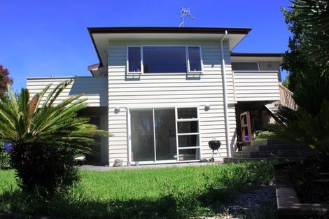 Photo of property in 583 Glenfield Road, Totara Vale, Auckland, 0629