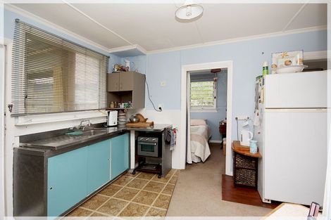 Photo of property in 17 Andresen Street, Foxton Beach, Foxton, 4815