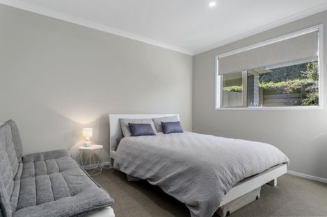 Photo of property in 32 Piro Place, Acacia Bay, Taupo, 3385