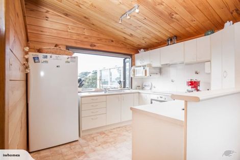 Photo of property in 18 John Dee Crescent, Red Beach, 0932