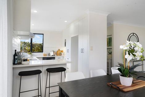 Photo of property in 8 Coupland Court, Glendene, Auckland, 0602