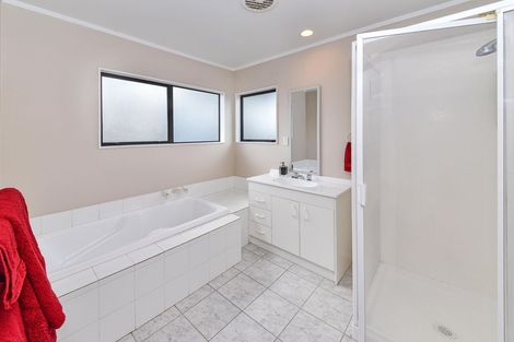 Photo of property in 1/78 Saint Annes Crescent, Wattle Downs, Auckland, 2103