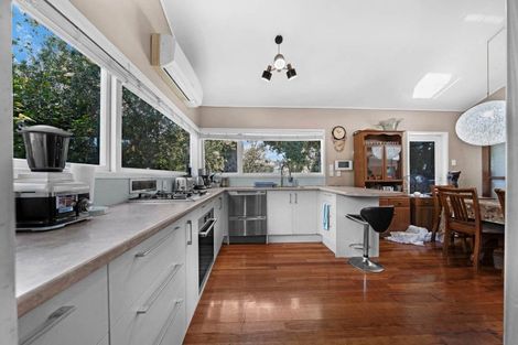 Photo of property in 2 Tudward Glade, Hillcrest, Auckland, 0627