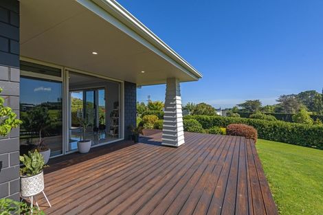 Photo of property in 2 Tutakarae Road, Kelvin Grove, Palmerston North, 4470