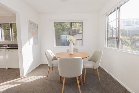 Photo of property in 15 Somes Crescent, Newlands, Wellington, 6037