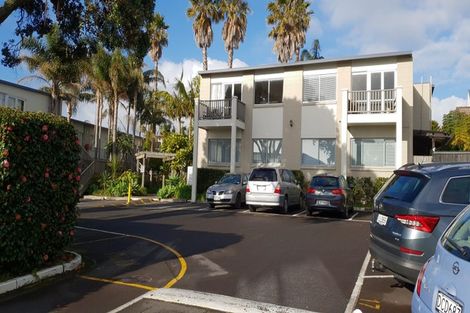 Photo of property in 1/72l Kitchener Road, Milford, Auckland, 0620