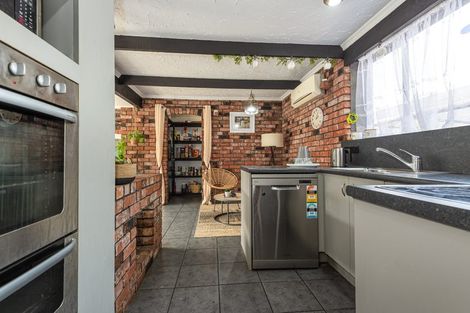 Photo of property in 327 Avonhead Road, Avonhead, Christchurch, 8042